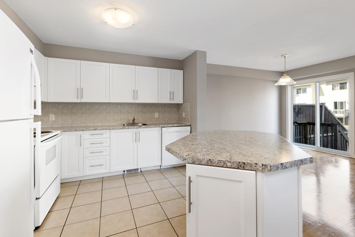 https://www.capreit.ca/wp-content/uploads/2021/09/5-townhomes-for-rent-Ottawa-ON-8-Timberline-Townhomes-8-Timberline-Private-kitchen.jpg